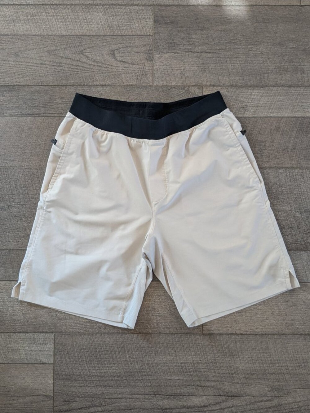 Fabletics Franchise Shorts | 9" Unlined | Light Khaki | Medium